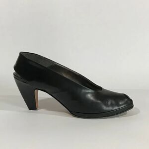 Modern & Sleek Curved Heel Slingback Peep-Toe